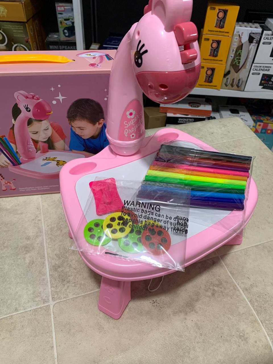 Projecteur à LED pour Enfant avec Table de Dessin Artistique - Jouet & Gaming - صورة حقيقية 8