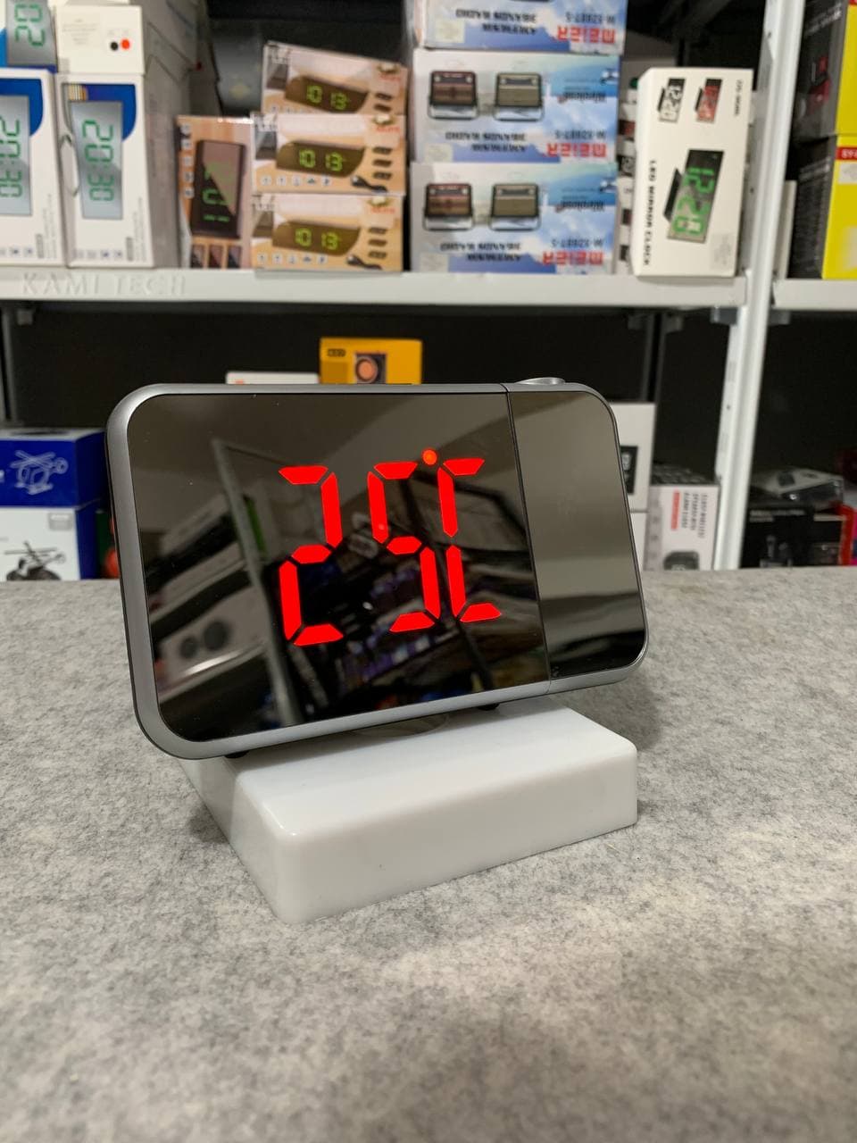Réveil numérique intelligent avec projecteur 180° TempéRature USB , Snooze DS-8590L - Électronique - صورة حقيقية 6