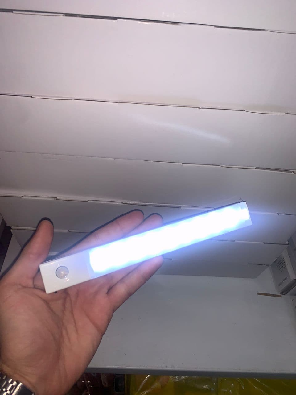 Lampe de Placard avec Detecteur de Mouvement Rechargeable et sans Fil - Décoration - صورة حقيقية 8