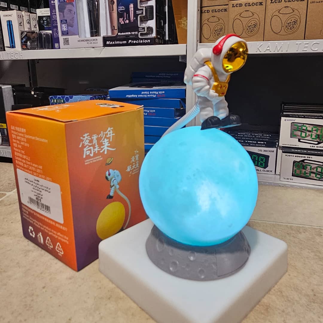veilleuse LED 3D décoratif en forme d'astronaute Rechargeable par USB - Électronique - صورة حقيقية 6