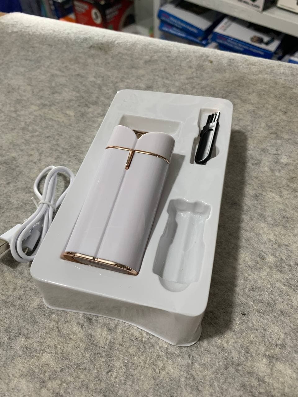 Rasoir électrique indolore avec lumière LED pour épilation instantanée du menton/lèvre supérieure - Soins et Beauté - صورة حقيقية 12