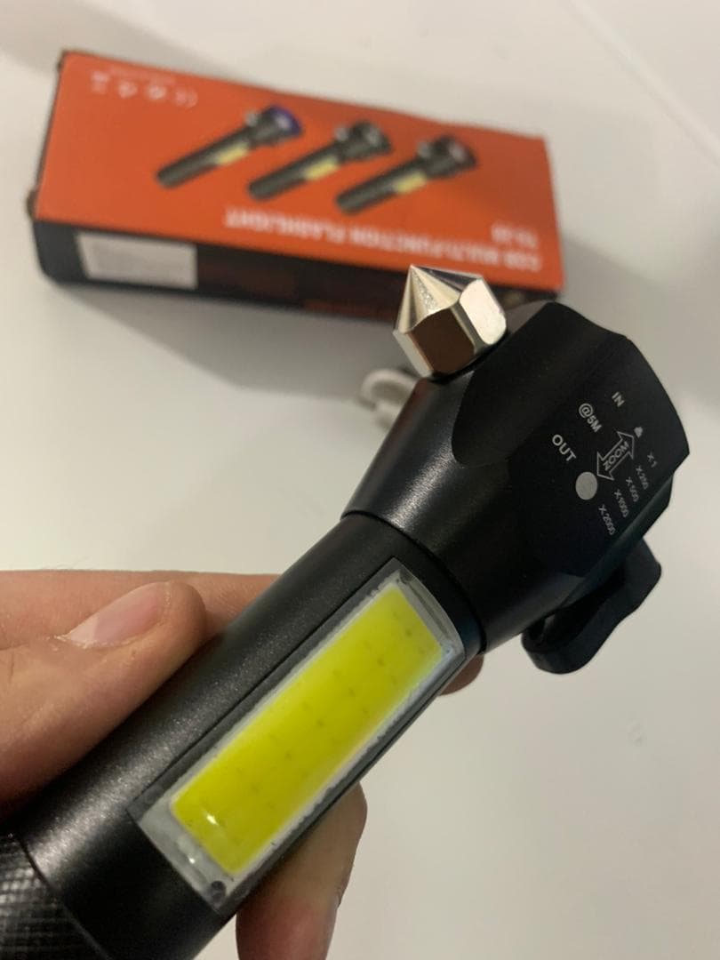 Lampe de poche rechargeable à LED avec brise vitre intégré - 300 Lumens - Accessoires Auto/Moto - صورة حقيقية 9