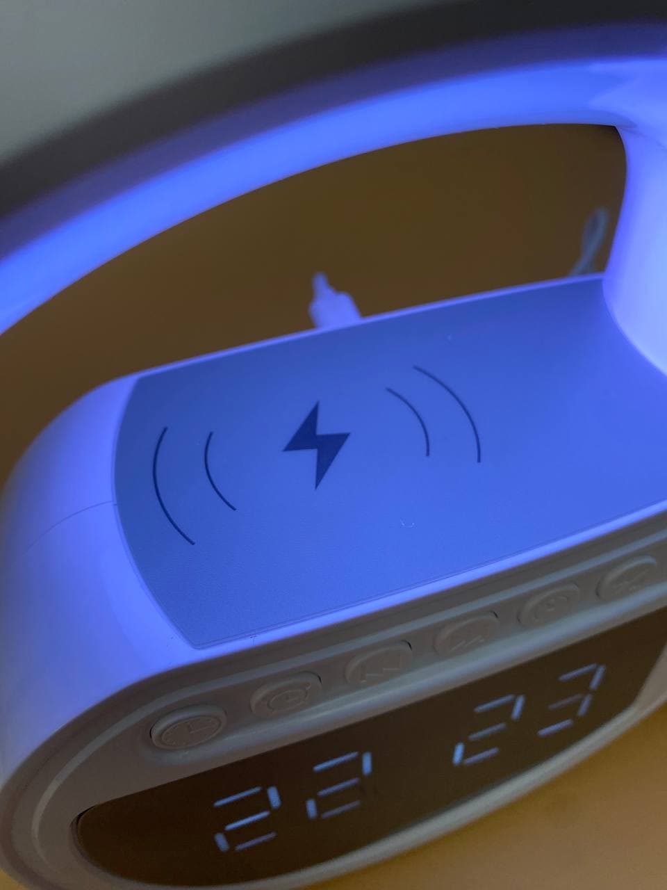 Réveil et Haut-parleur Bluetooth RGB intelligente type Big G Wireless Charger V5 - Électronique - صورة حقيقية 4