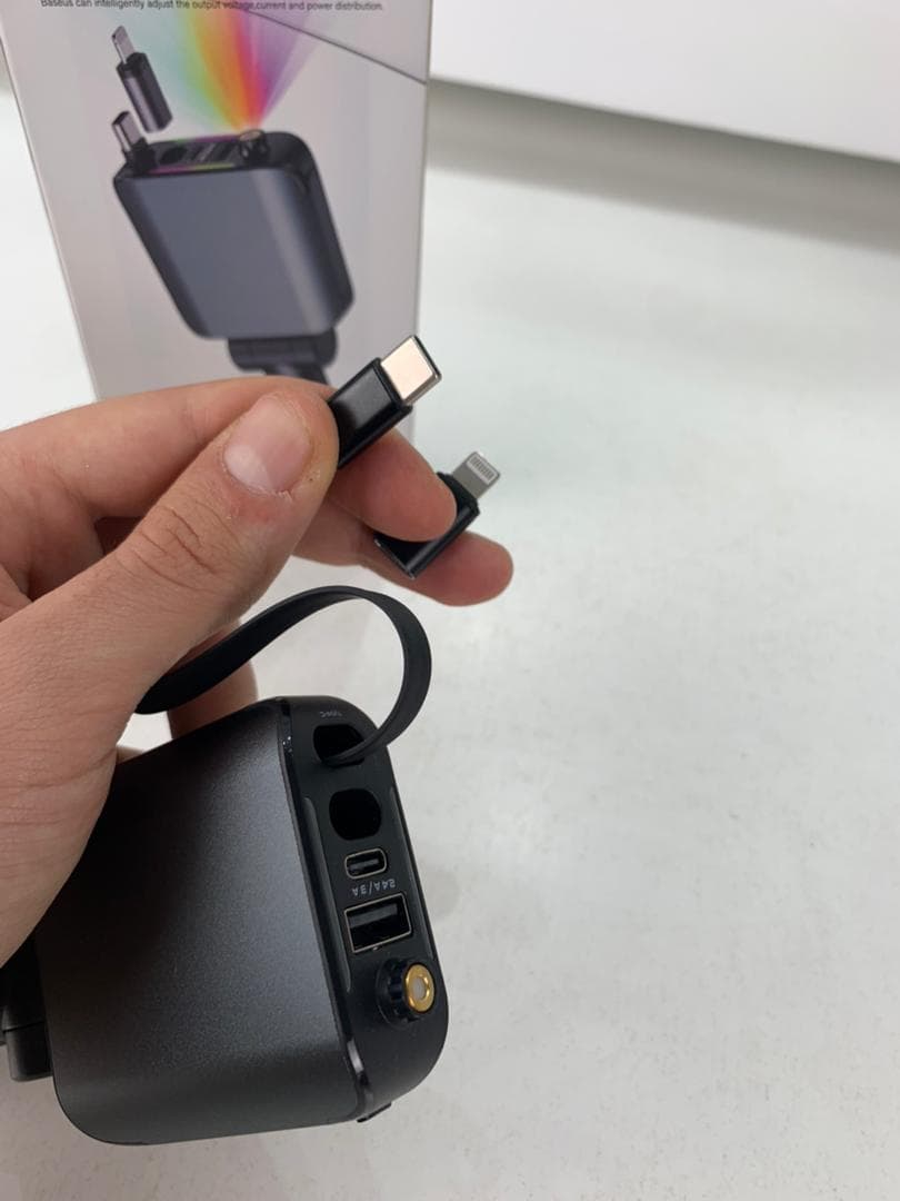 Chargeur Voiture 4en1 Rétractable 120W avec toit Starlight pour téléphones iOS et Android- شاحن سيارة متعدد المنافذ - Accessoires Auto/Moto - صورة حقيقية 7
