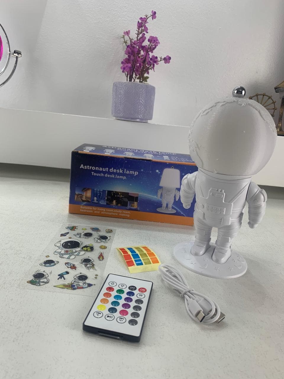 Lampe Astronaute lunaire avec télécommande et LED 16 couleurs – مصباح رجل الفضاء - Électronique - صورة حقيقية 7