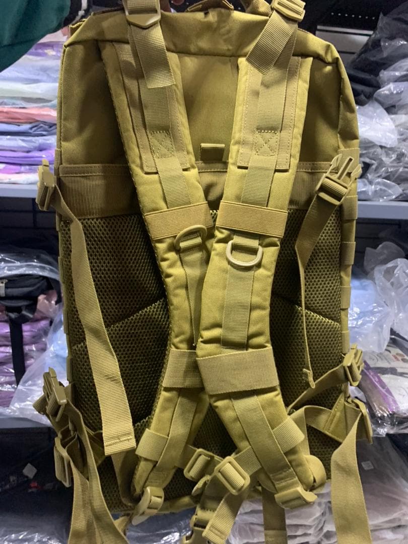 Sac à dos tactique 50L imperméable pour Randonnée , voyage, alpinisme, + Matelas pliable Cadeau - Camping et Randonnée - صورة حقيقية 8