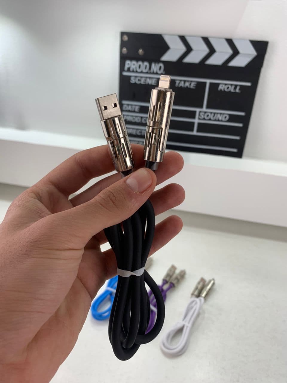 Câble de charge multifonction 4 en 1 USB C, A et Lightning 240W – كابل شحن متعدد الرؤوس - Accessoires - صورة حقيقية 9