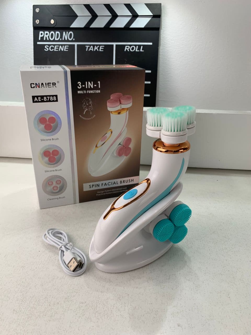 Brosse Nettoyante Électrique Cnaier AE-8788 3 Têtes Rotatives Recharge USB – جهاز تنظيف البشرة بعمق - Soins et Beauté - صورة حقيقية 9
