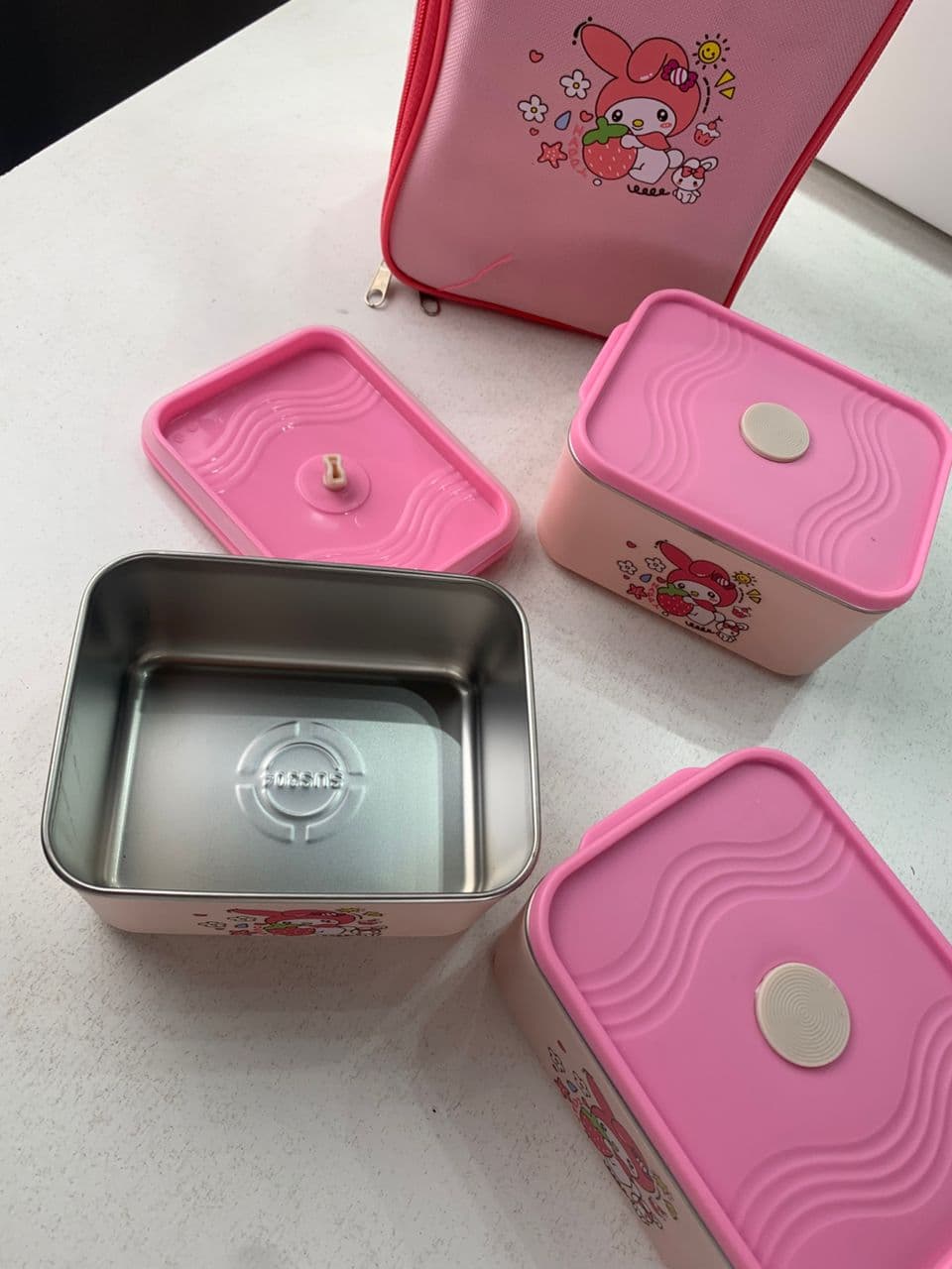 Lunch Box avec Sac Isotherme Design Cartoon 3 Compartiments Alimentaires – حافظة أطعام للأطفال 3 طبقات - Cuisine - صورة حقيقية 11