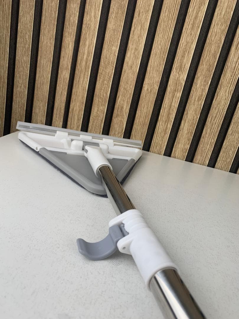 Vadrouille de Nettoyage avec Manche Long Pliable à 180° avec Grattoir – ممسحة من ميكروفيبر للتنظيف في أصعب المناطق - Maison - صورة حقيقية 11