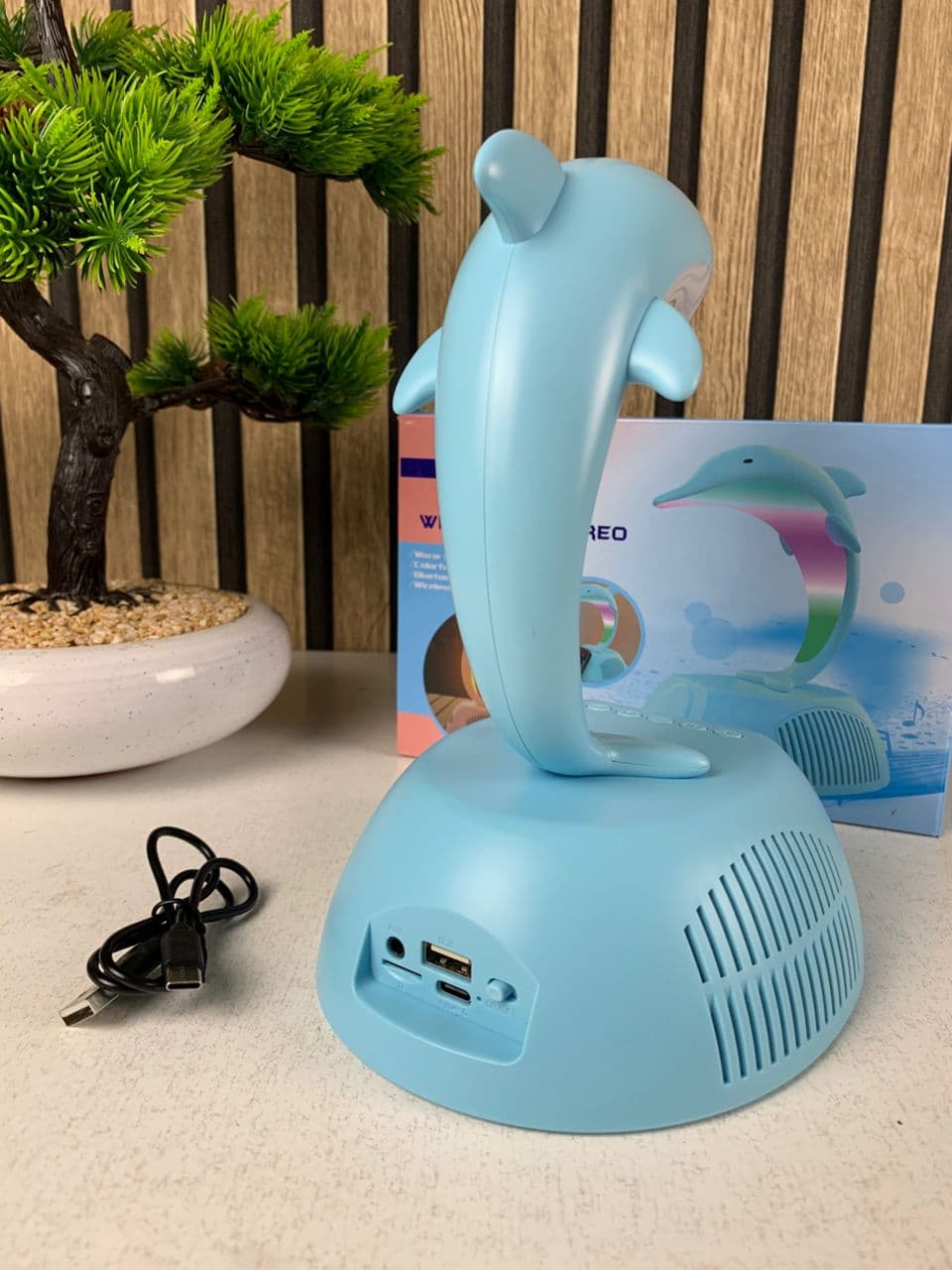 Haut-Parleur Bluetooth Dauphin avec Lampe d’Ambiance LED RGB et Chargeur Sans Fil 15W - Électronique - صورة حقيقية 9