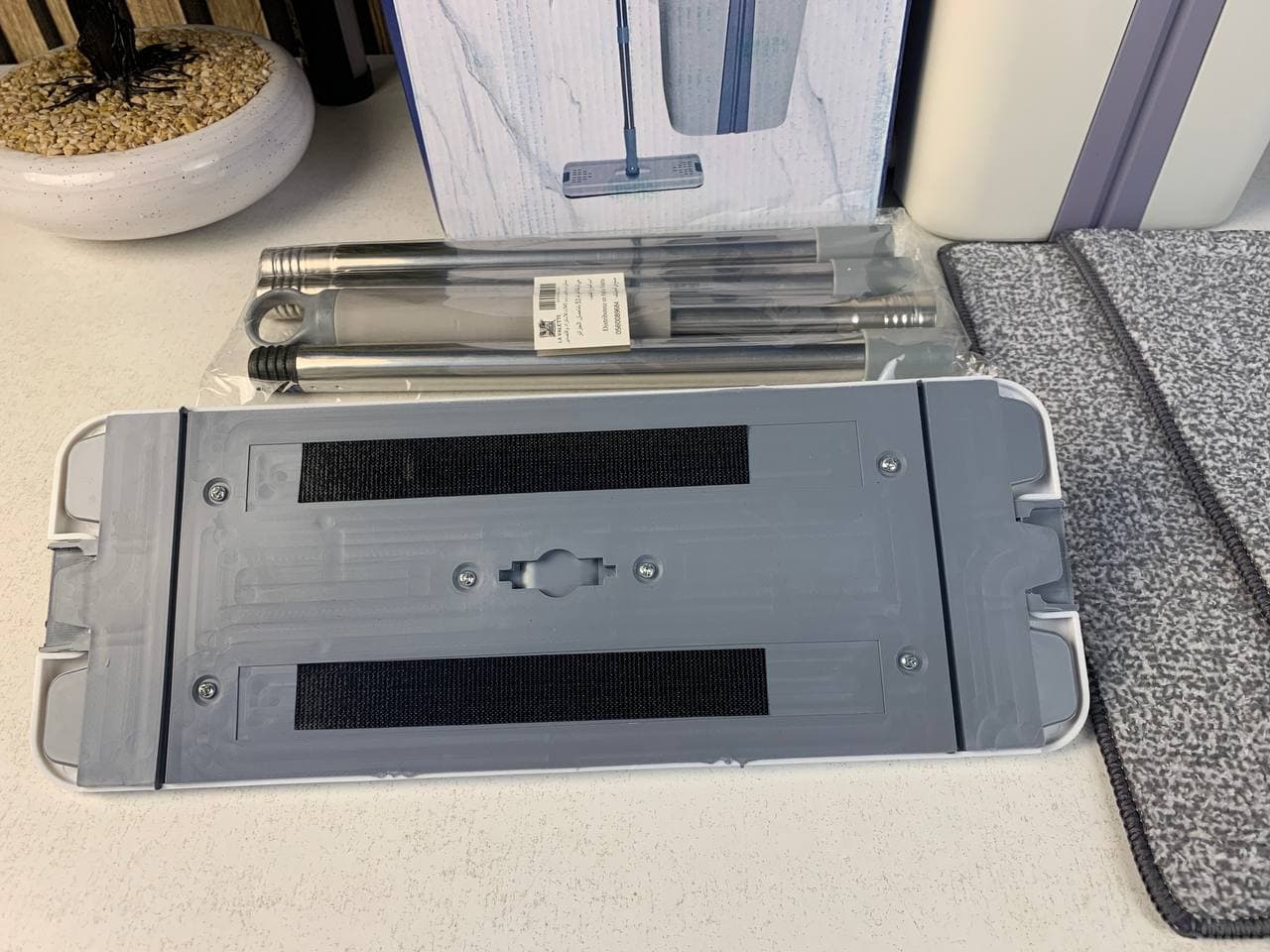 Balai-serpillère plat avec seau à deux compartiments et lingettes en microfibre - ممسحة مايكروفيبر مع دلو بغرفتين للفصل بين الماء النظيف - Maison - صورة حقيقية 15